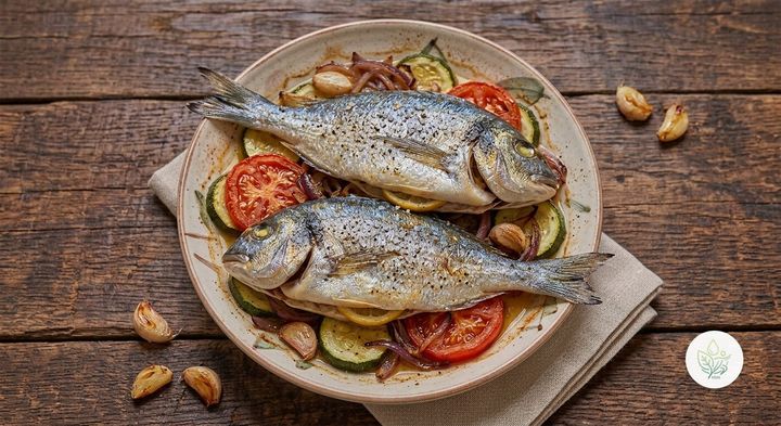 Dorada al Horno con Tomate, Calabacín y Cebolla