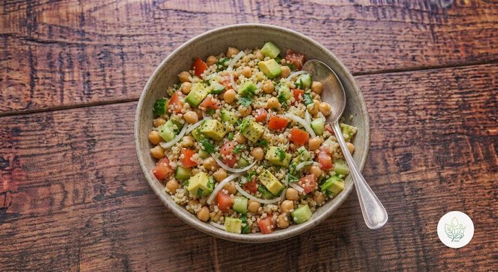 Ensalada de Quinoa, Garbanzos y Aguacate