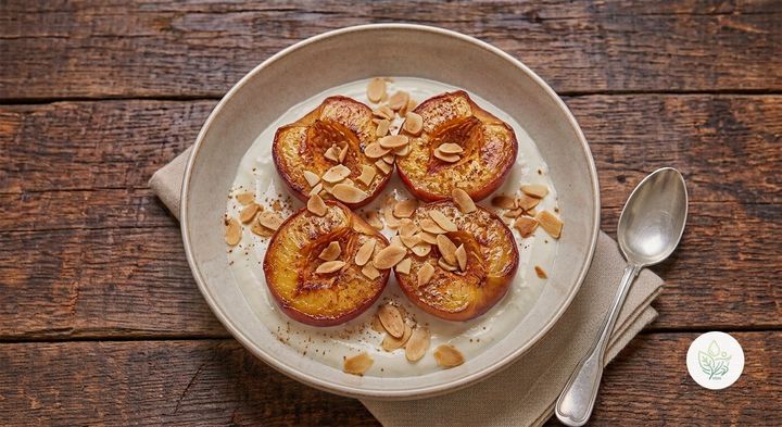 Nectarinas Asadas con Yogur de Soja y Almendras